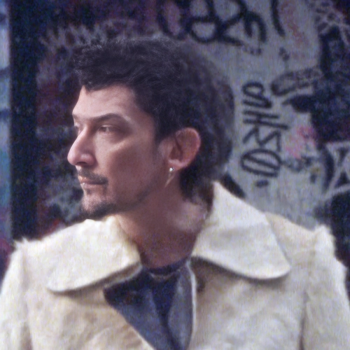 León Larregui