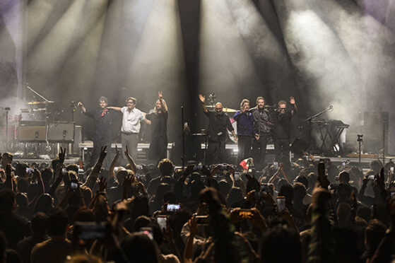 ZOÉ KICKS OFF U.S. TOUR WITH A SOLD OUT SHOW AT THE THEATER AT MADISON SQUARE GARDEN IN NEW YORK
